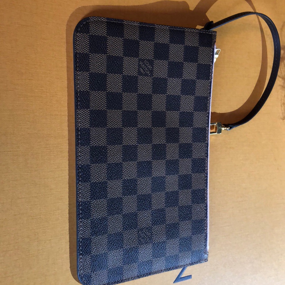 Louis Vuitton Rose ballerine pochette